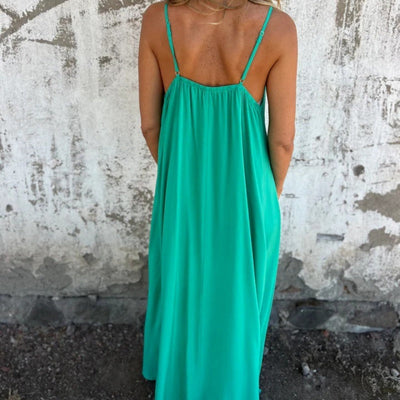 Everyday Elegance – The Graceful V-Neck Dress